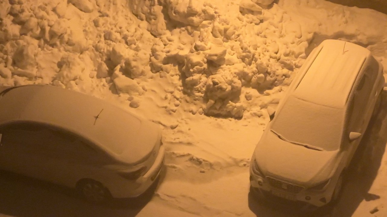 Yüksekova’da kar yağışı ve sis etkili oluyor