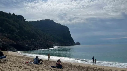 Yurt genelinde kar, Alanya’da yazdan kalma günler