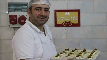 25 yıllık usta, tarihi Osmanlı’ya dayanan güllaçın püf noktalarını anlattı