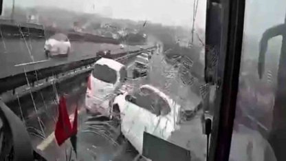 8 kişinin yaralandığı kaza anı kamerada