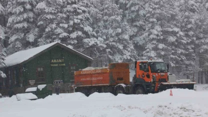 Abant Gölü Milli Parkı beyaza büründü