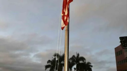 ABD bayrağı, Karakas’taki ABD büyükelçiliğinde 7 yıl aradan sonra ilk kez yeniden göndere çekildi