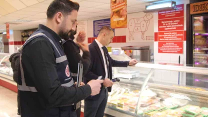 Adana’da Ramazan Bayramı öncesi marketlerde fiyat ve etiket denetimi yapıldı