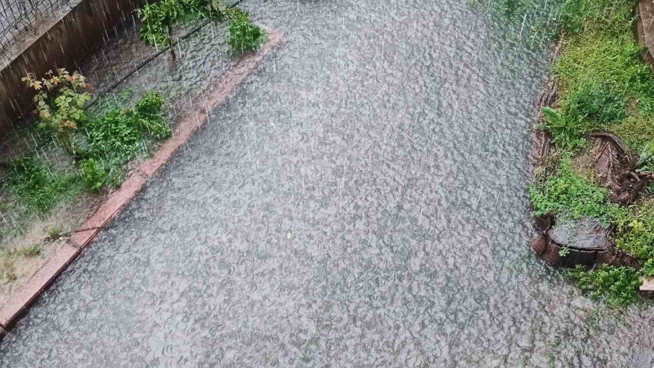 Adana’da yağmur sele neden oldu