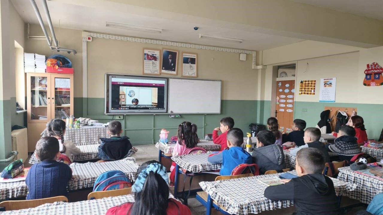 Ağaçören’de finansal okuryazarlık dersi başladı