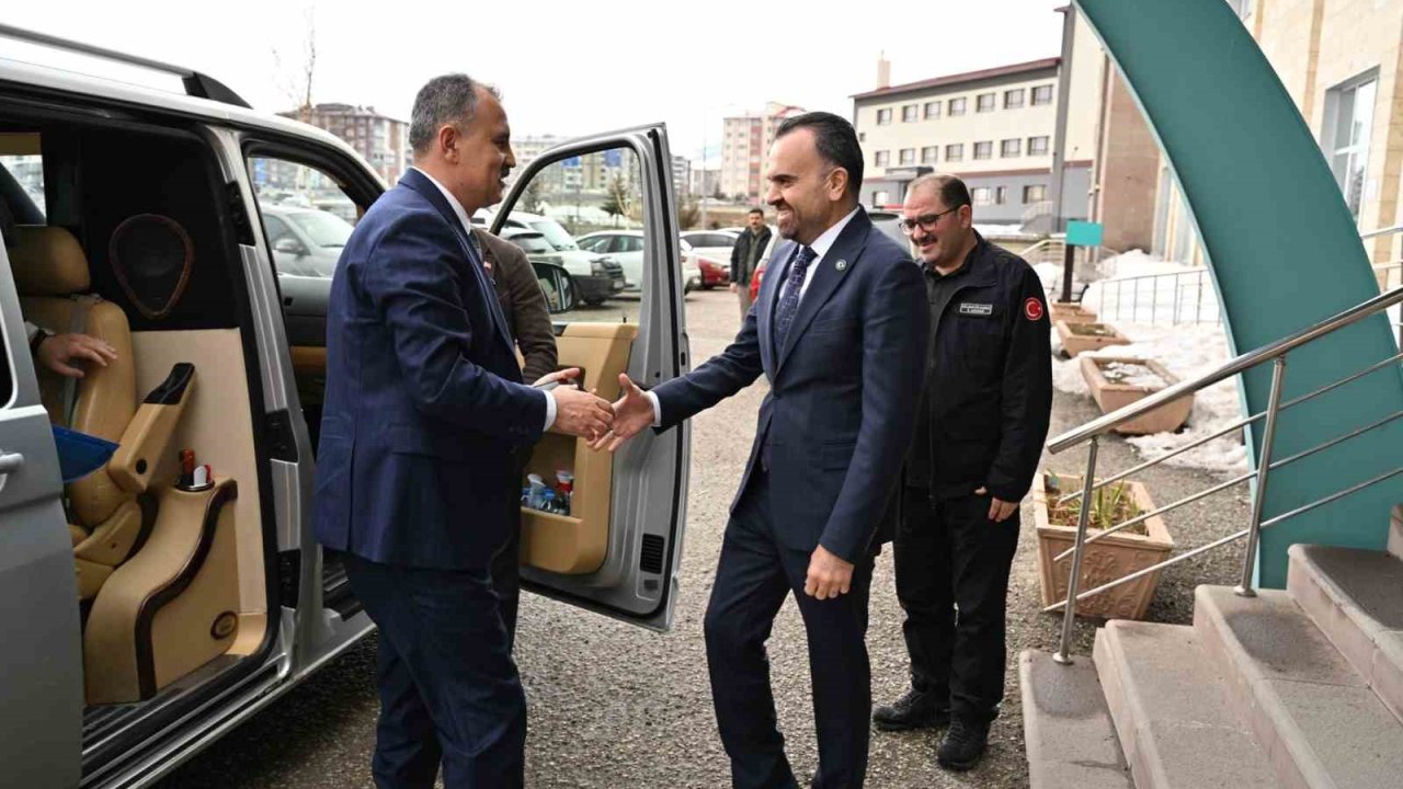 Ağrı Valisi Bozkurt’tan Erzurum’da yoğun temas trafiği