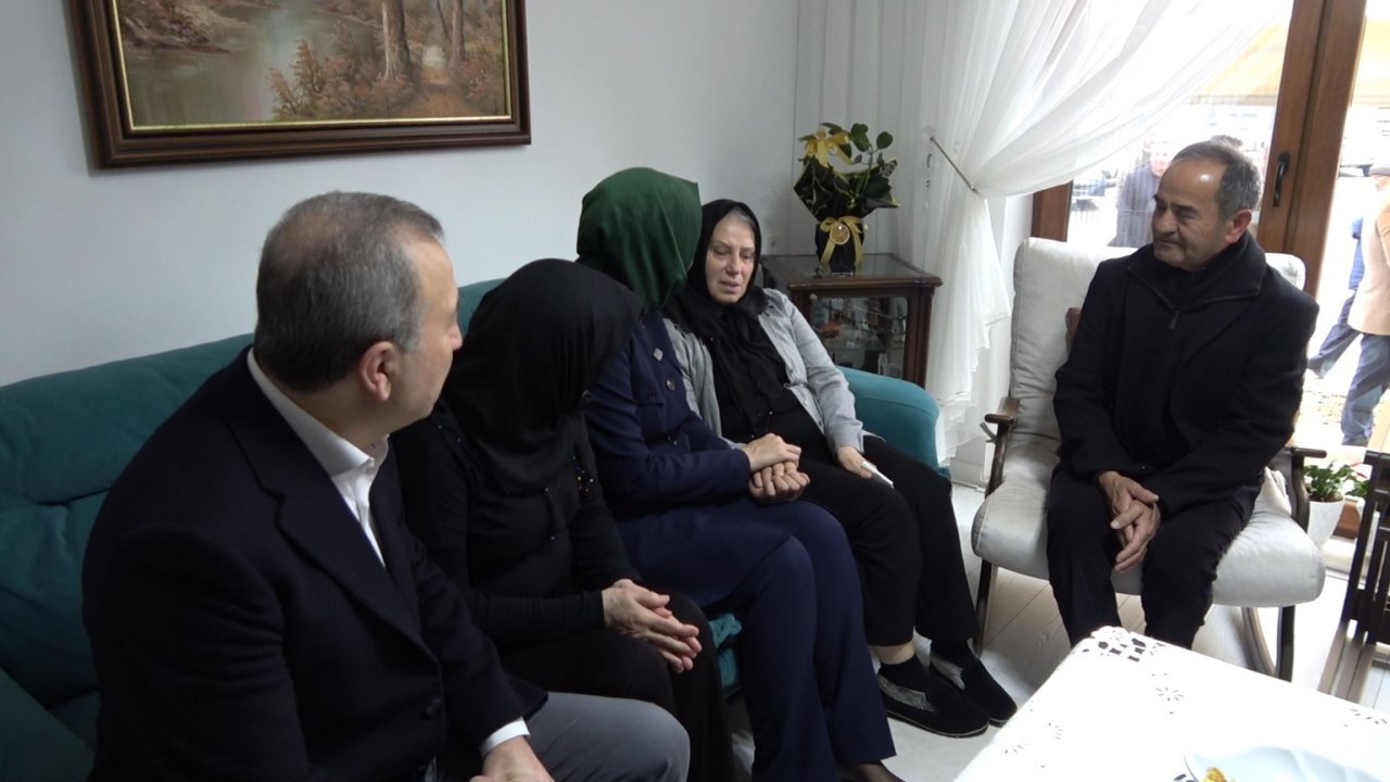 AK Parti Genel Başkan Yardımcısı Kaya’dan Katar’da düşen helikopterde şehit olan Binbaşı Taştekin’in ailesine taziye ziyareti