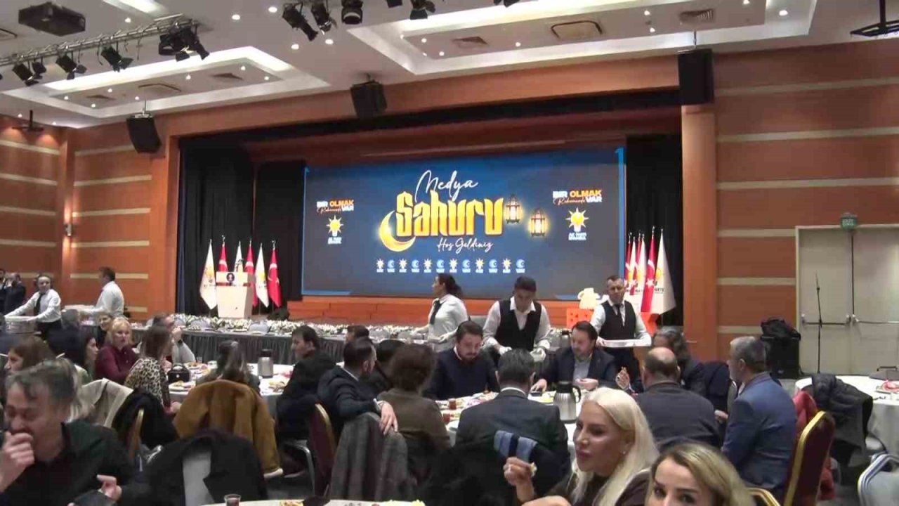 AK Parti İstanbul İl Başkanlığı’nda basın mensupları için sahur programı düzenlendi