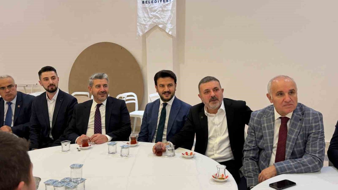 AK Parti Sincan Teşkilatı üyeleri iftarda buluştu