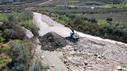 Akdeniz Belediyesinden taşkın riskine karşı yoğun mesai