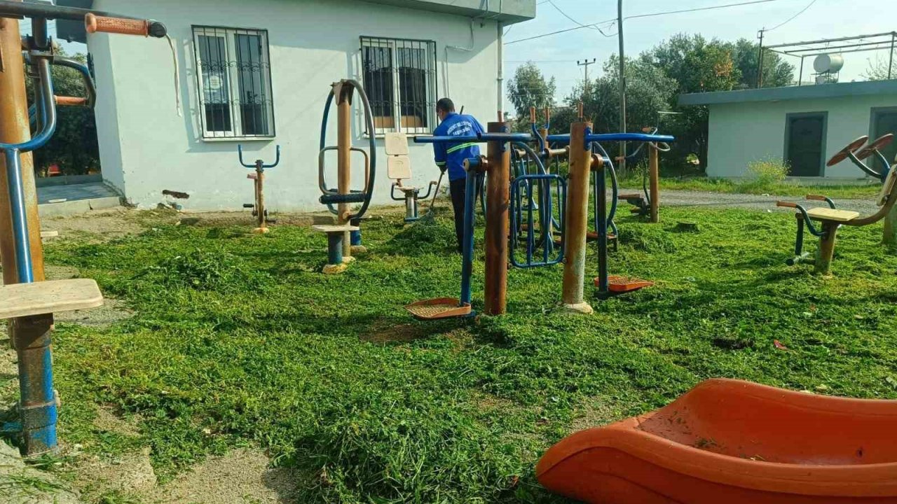 Akdeniz’de bahar temizliği: Parklar yaza hazırlanıyor