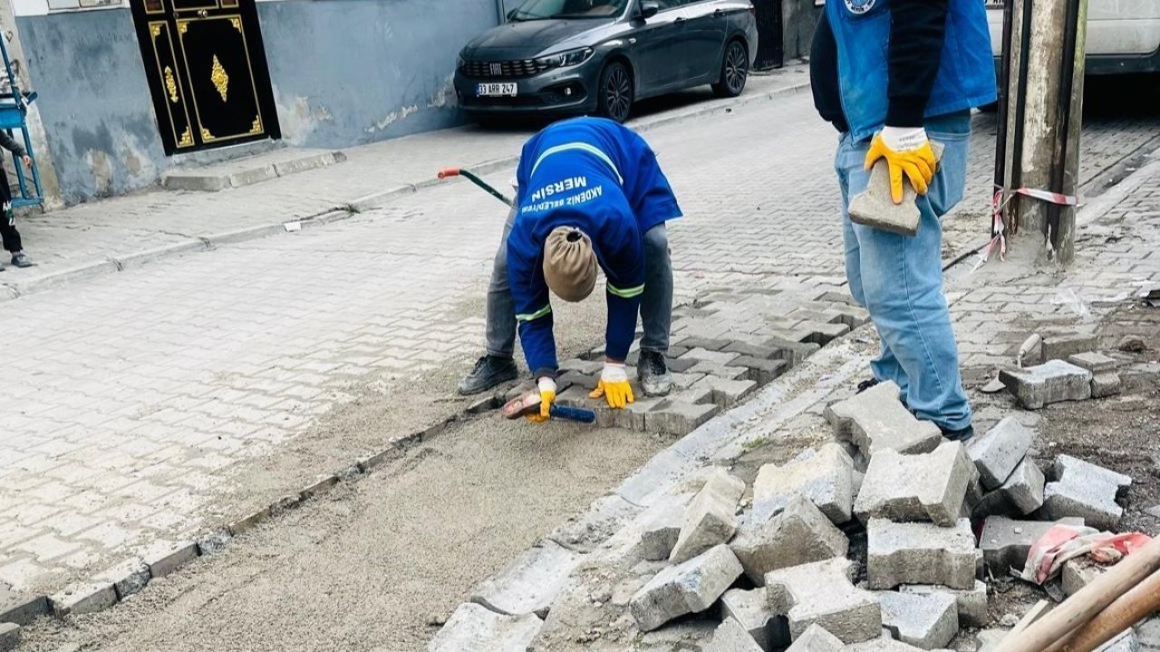 Akdeniz’de yol ve kaldırımlar yenileniyor