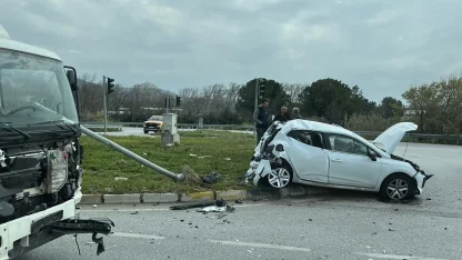Akhisar’da OSB kavşağında trafik kazası: 1 yaralı