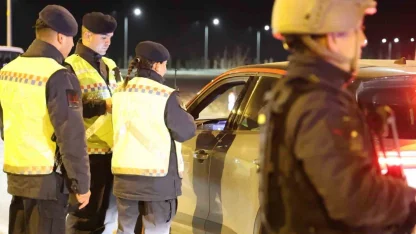 Aksaray’da jandarma ekipleri uygulamalarını sürdürüyor