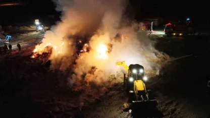Aksaray’da tonlarca saman balyası alev alev yandı: o anlar dron kamerasında
