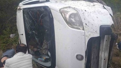 Akseki-Manavgat Karayolunda hafif ticari araç şarampole devrildi: 1’i ağır 6 yaralı