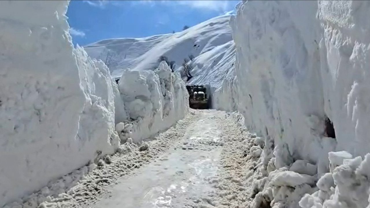 Aktoprak yolundaki çığ temizlendi