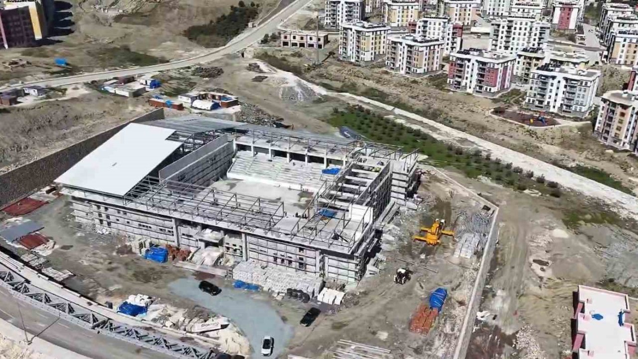 Alazı Mahallesi’nde 1500 kişilik Spor Tesisinde çalışmalar sürüyor