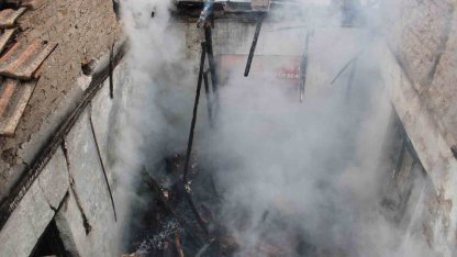 Alevler evi sardı, mahallede panik yaşandı