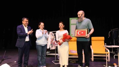 Altıeylül’de tiyatro dolu gece