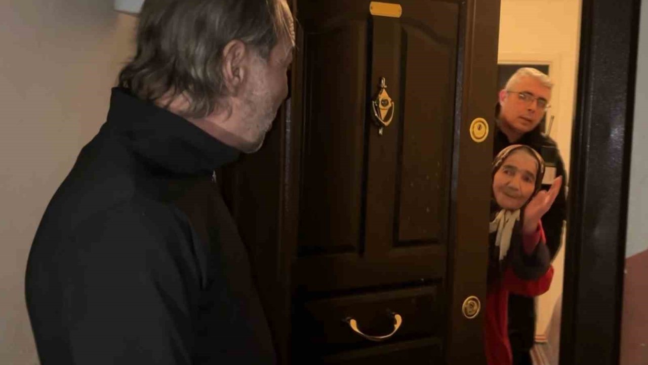 Alzheimer anne oğlunu unuttu, sokakta kalan oğlu için ekipler seferber oldu