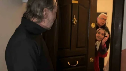 Alzheimer anne oğlunu unuttu, sokakta kalan oğlu için ekipler seferber oldu