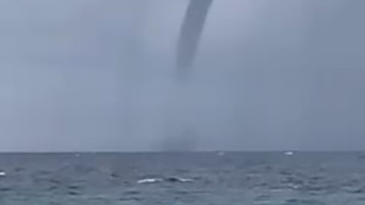 Antalya’da korkutan hortum karaya ulaşmadan kayboldu