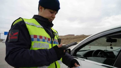 Ara tatil bayramla birleşti, sürücüler erken yola çıktı: 43 ilin geçiş noktasında denetimler artırıldı