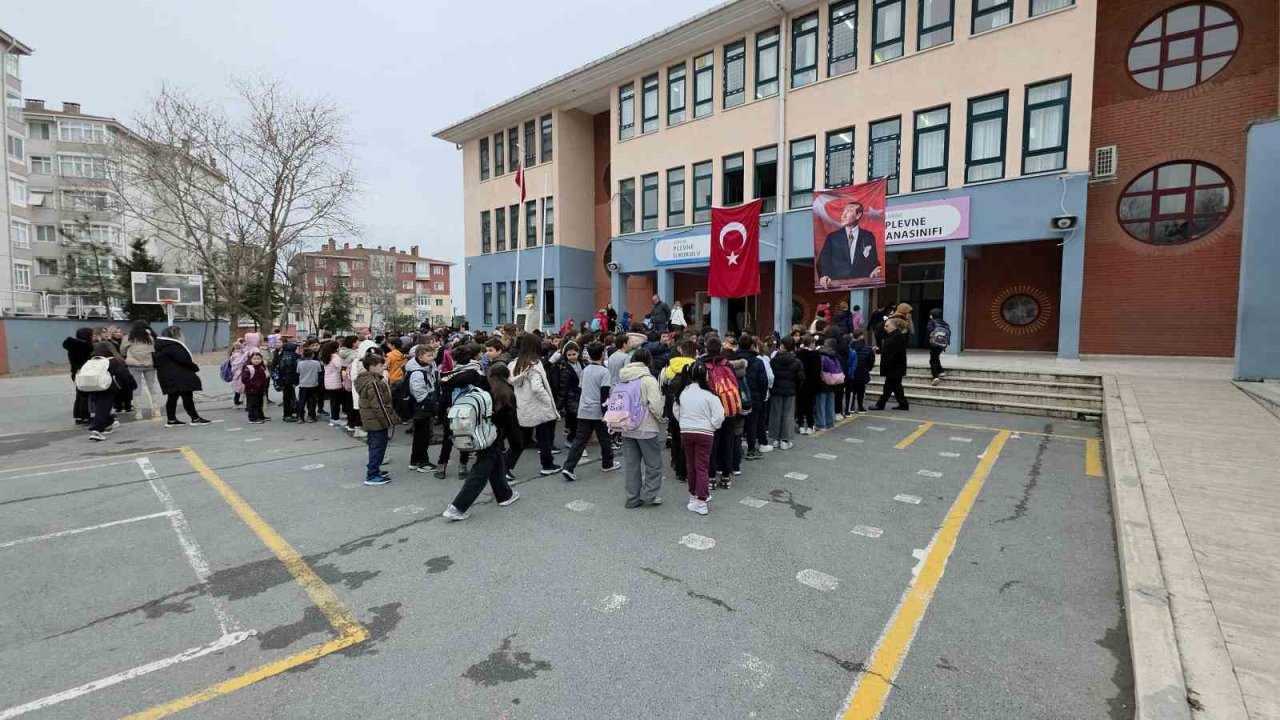 Ara tatil sona erdi, okullarda ders zili yeniden çaldı