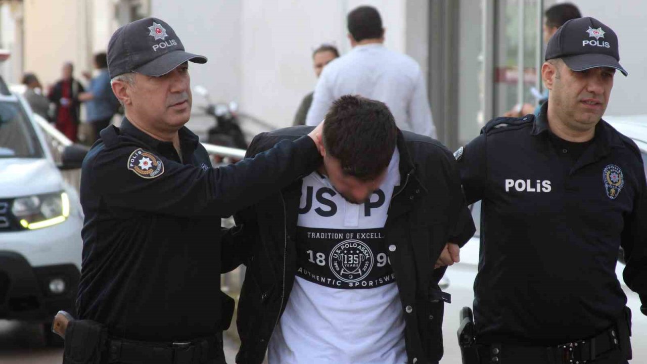 Ayağıyla araç sürdü: Ev hapsi ve her türlü motorlu araç kullanmama cezası aldı