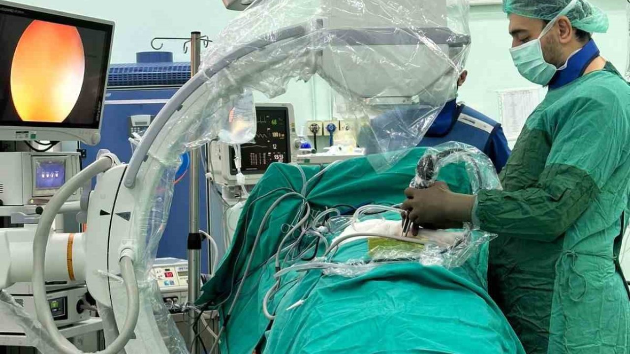 Aydın Devlet Hastanesi’nde kapalı bel fıtığı ameliyatı ilk kez uygulandı