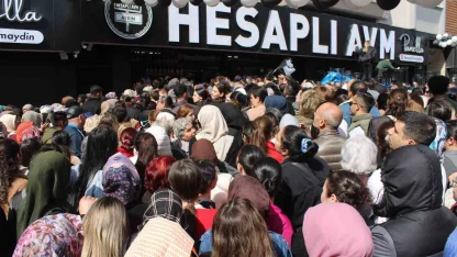 Aydın’da ’indirimli eşya’ izdihamı: Ezilen ve bayılan vatandaşlar hastaneye kaldırıldı