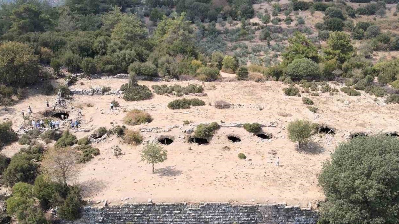 Aydın’ın "öksüz" antik kenti Amyzon, gün yüzüne çıkmayı bekliyor
