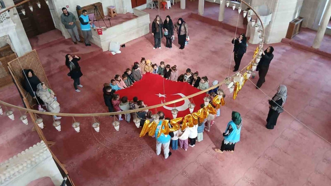 Babaeski’de minik öğrenciler Ramazan etkinliğinde cami ile tanıştı