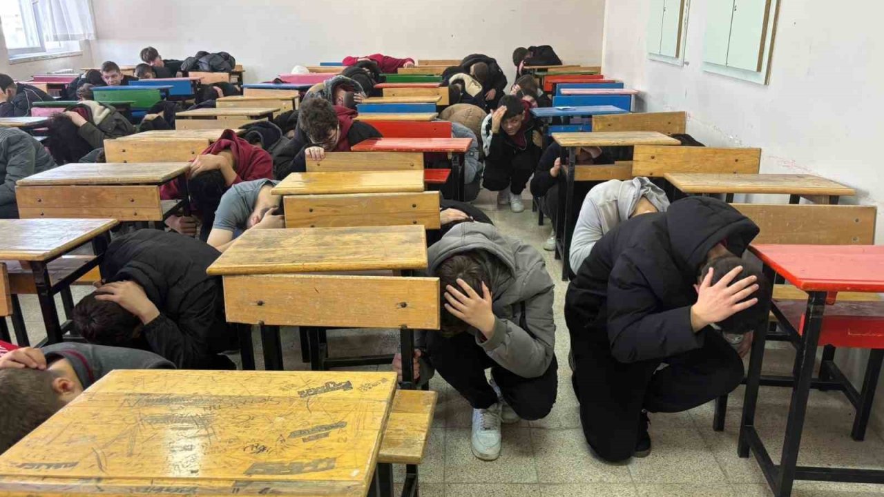 Babaeski’de öğrencilere deprem ve yangın eğitimi