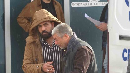 Babanın en ağır yükü: Kızı ve 5 torununun cenazesini gözyaşlarıyla teslim aldı