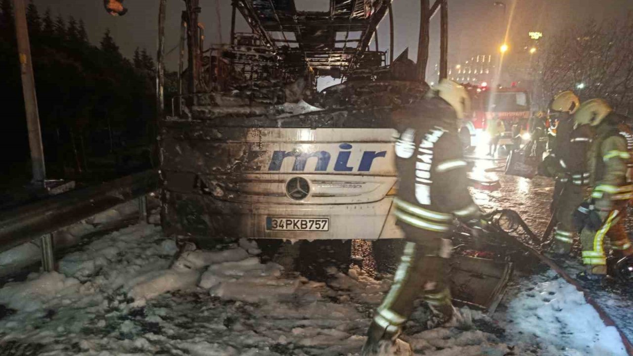Bağcılar TEM’de yolcu otobüsü alevlere teslim oldu