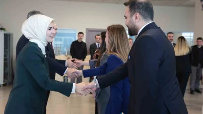 Bakan Göktaş personel ile bayramlaştı