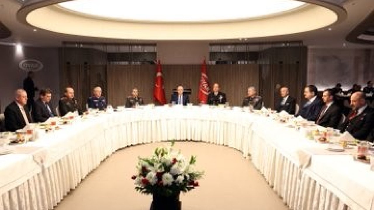 Bakan Güler, iftarda OYAK personeli ile bir araya geldi