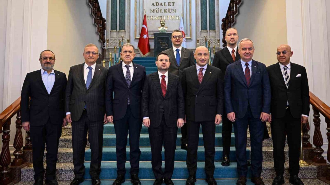 Bakan Gürlek: "10 yılı doldurmayan bir hakim, ticaret mahkemesi başkanı olmayacak"