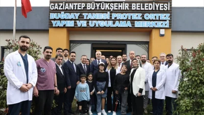 Bakan Işıkhan, Gaziantep Protez-Ortez Merkezi’nde engelli bireylerle bir araya geldi