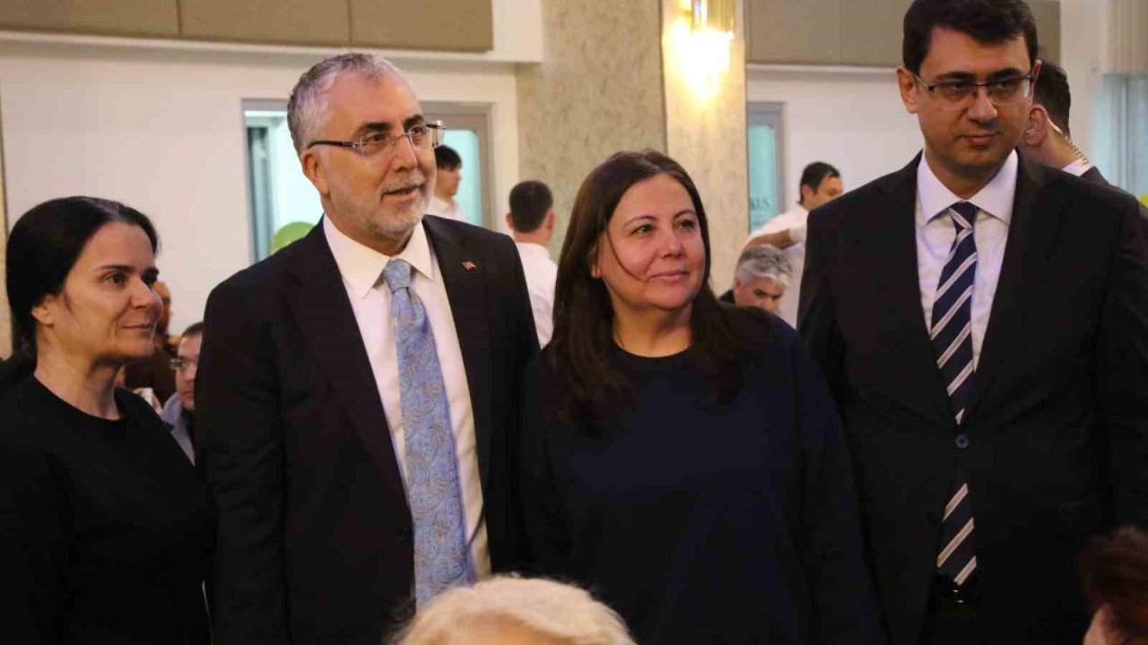 Bakan Işıkhan: "Türkiye olarak, sulhun ve sağ duyunun hakim olduğu bir diplomasi ortamının tesisi için çalışmaya devam edeceğiz"