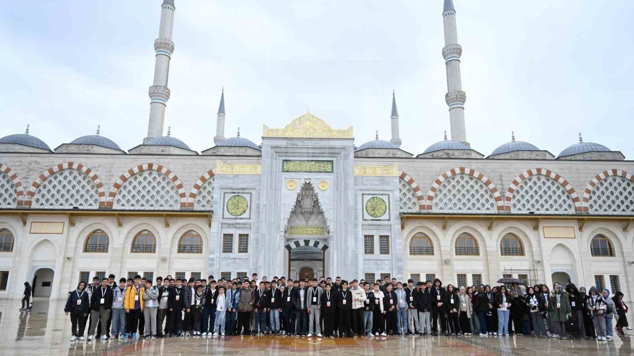 Başkan Altay: "Genç Seyyah projemizle bu yıl 25 bin 920 öğrencimizi daha İstanbul ile buluşturacağız"