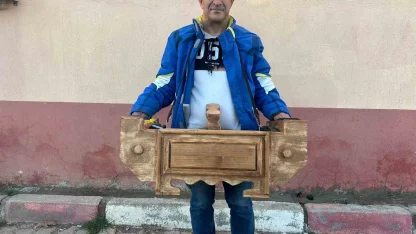 Başkan Başdeğirmen, kırılan boya sandığı yerine yenisi isteyen boyacıyı kırmadı