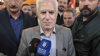 Başkan Bozbey sahurda vatandaşlarla buluştu, tarihi fırınlarda tahinli pide ve simit dağıttı