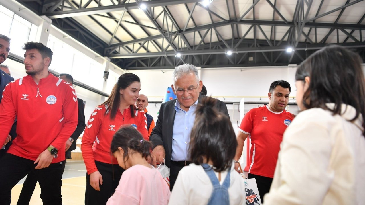 Başkan Büyükkılıç, Sevgi Evleri’nde düzenlenen bayramlaşmaya katıldı