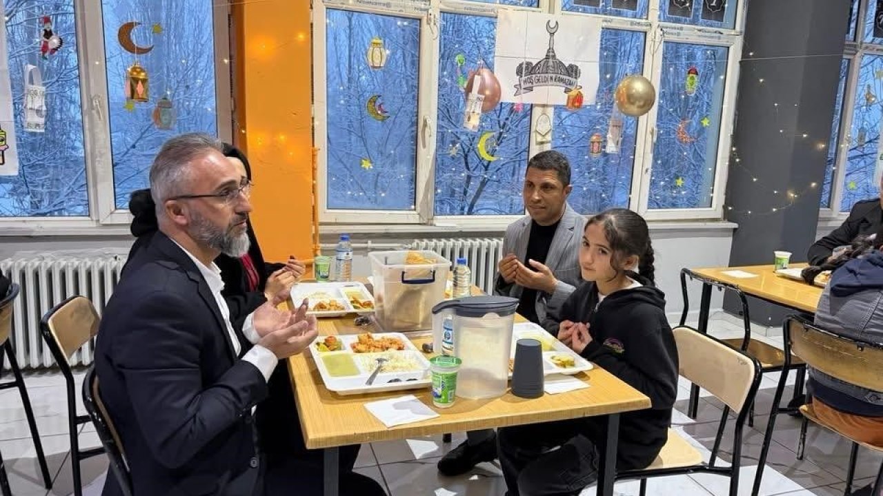 Başkan Durak öğrencilerle iftar açtı
