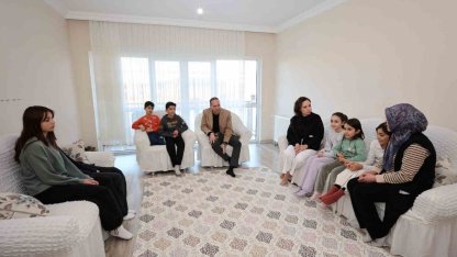 Başkan Özdemir’den çat kapı ziyaret