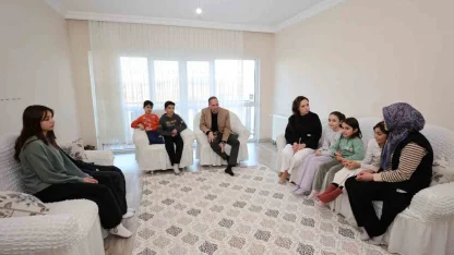 Başkan Özdemir’den çat kapı ziyaret