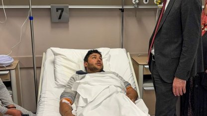 Başkan Vekili Çiçek, hastaneye giderek kazada yaralanan personelin durumu hakkında bilgi aldı